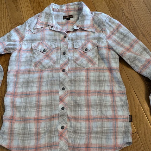 Patagonia women's small plaid button up shirt - Picture 4 of 5